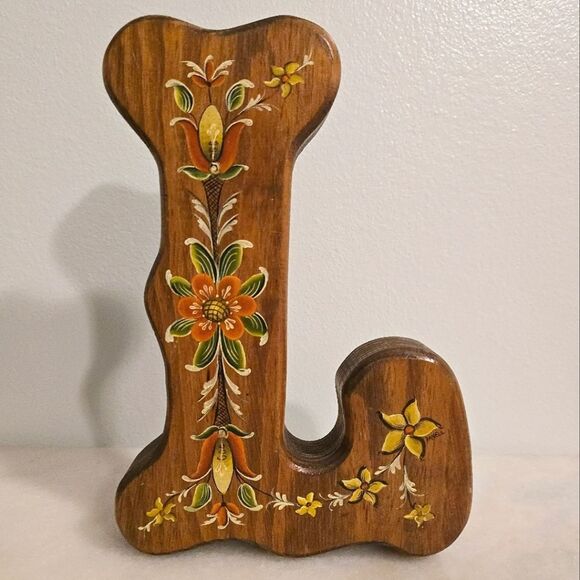 VINTAGE WOODEN LETTER “L” SIGNED HANDPAINTED SCANDINAVIAN FOLK ART - Picture 1 of 9